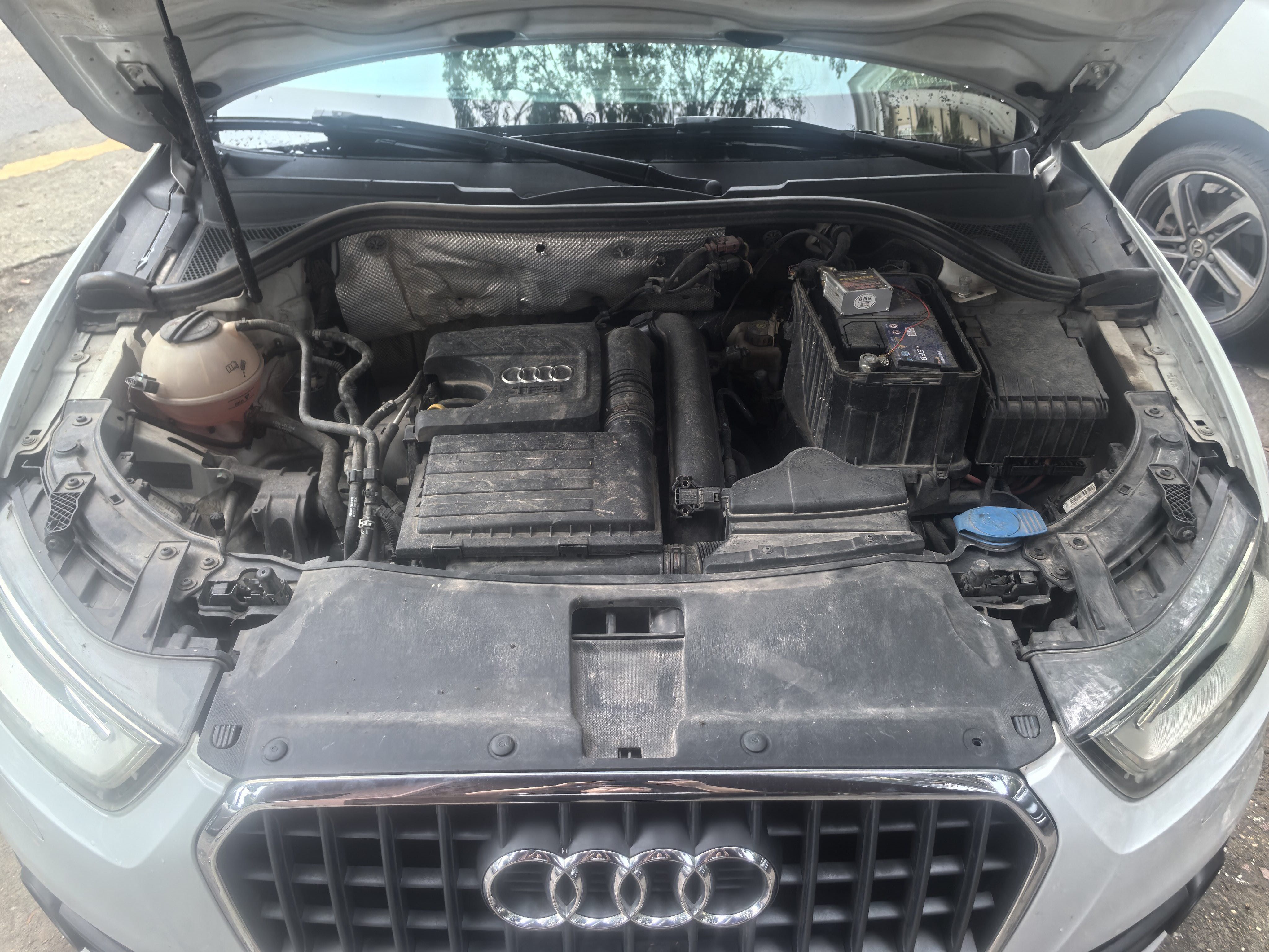Audi Q3 2015 car image #12