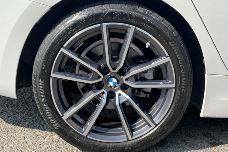 BMW 3 Series 2022 car image #10