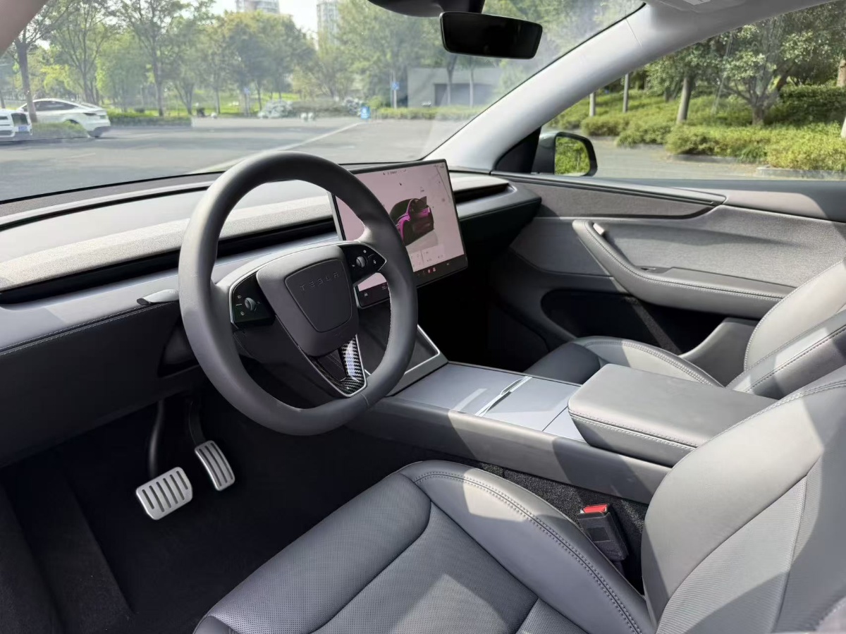 Tesla Model Y 2025 #5 Tesla Model Y 2025 car image #5