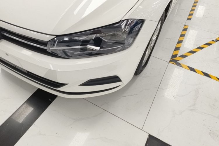 Volkswagen Polo 2021 car image #23