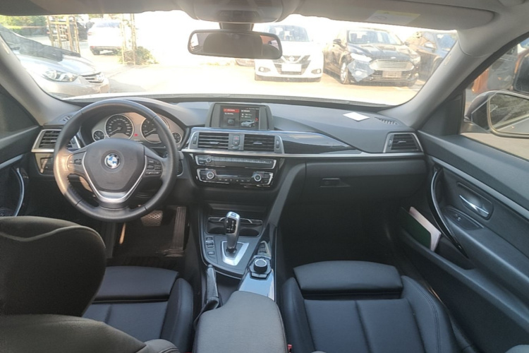 BMW 3 Series GT 2018 car image #10