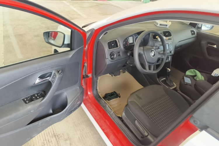Volkswagen Polo 2015 car image #13