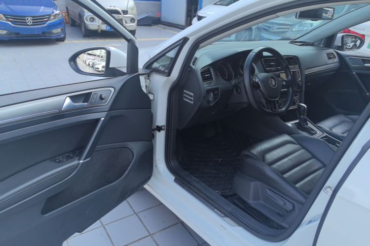 Volkswagen Golf 2016 car image #16