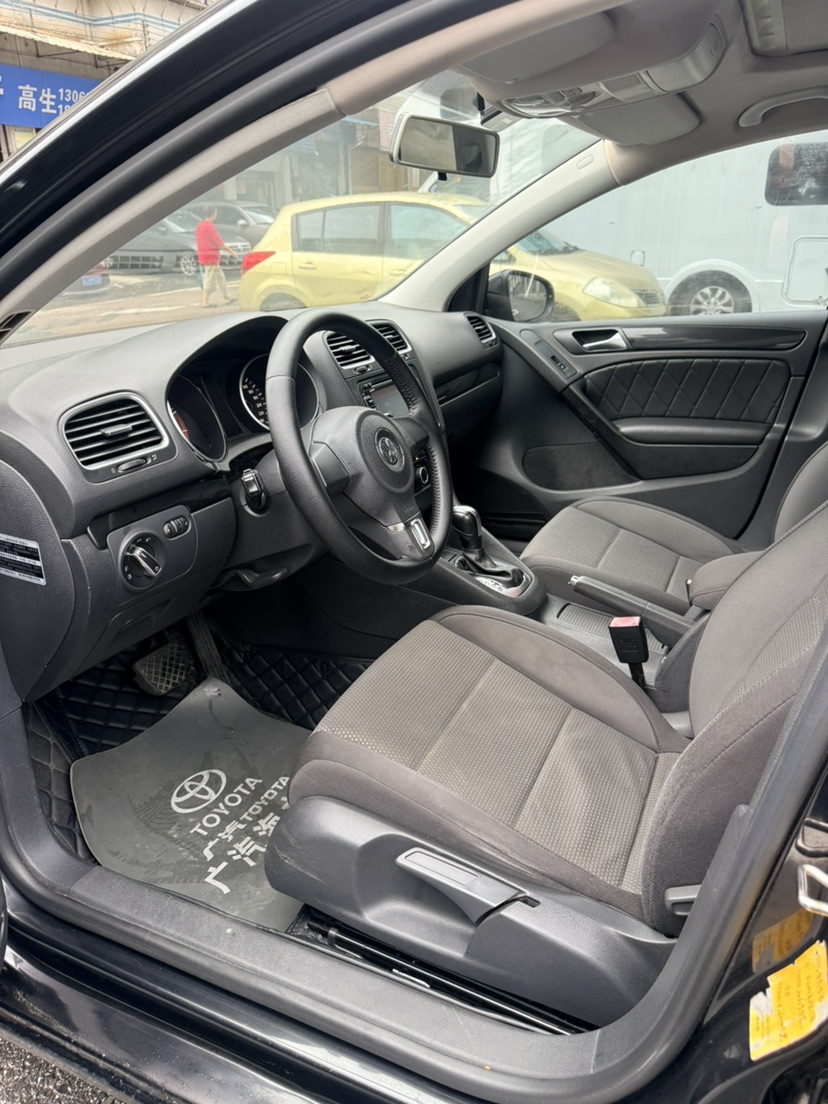 Volkswagen Golf 2012 car image #4