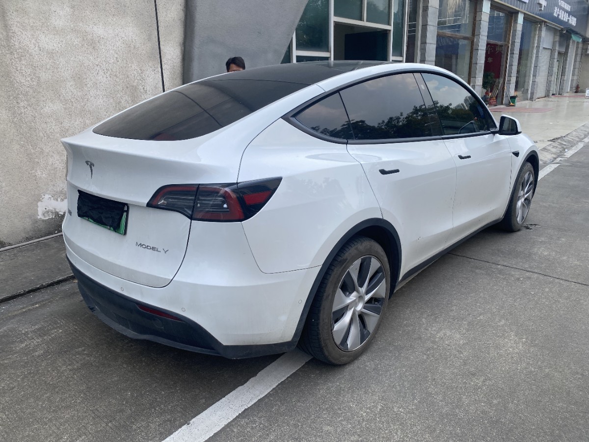 Tesla Model Y 2023 #7 Tesla Model Y 2023 car image #7
