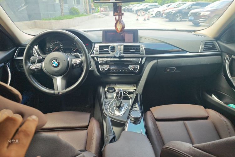 BMW 3 Series 2019 car image #11