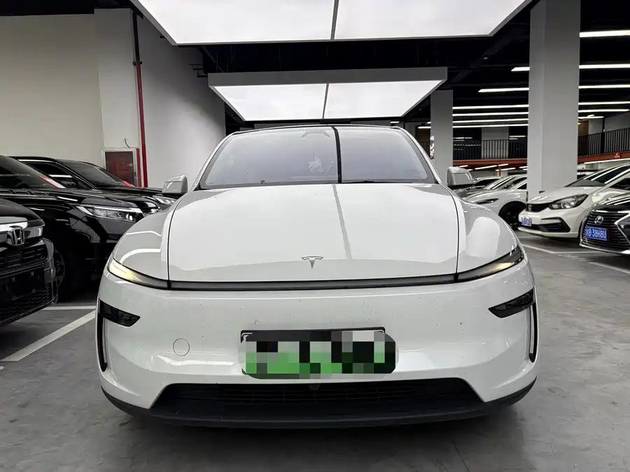 Tesla Model Y 2025 #2 Tesla Model Y 2025 car image #2