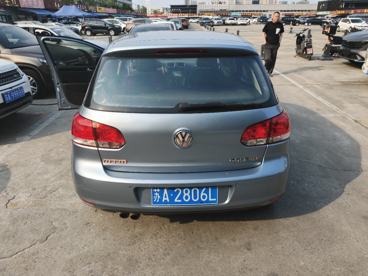 Volkswagen Golf 2011 car image #6
