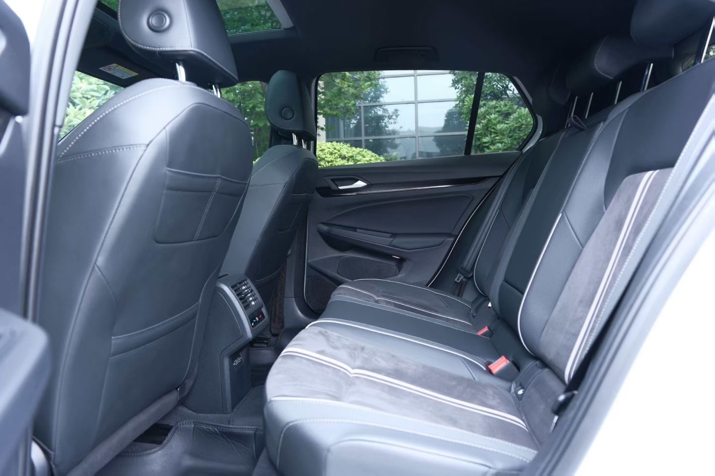 Volkswagen Golf 2024 car image #5