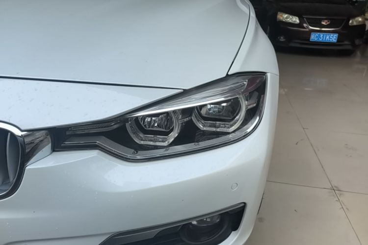 BMW 3 Series 2018 car image #23