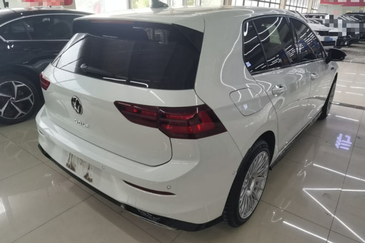 Volkswagen Golf 2022 car image #5