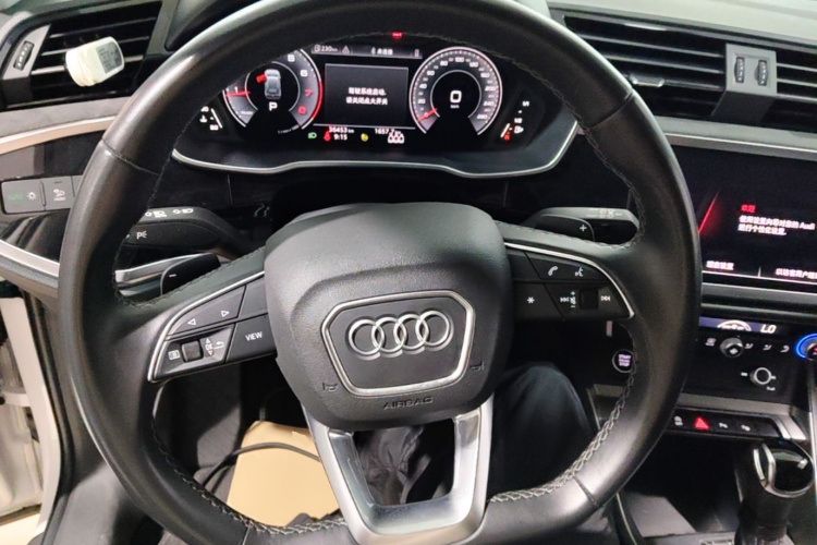 Audi Q3 2023 car image #11