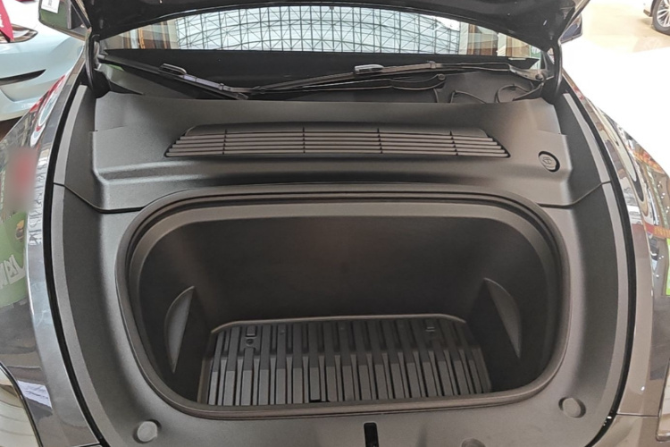 Tesla Model Y 2024 #20 Tesla Model Y 2024 car image #20