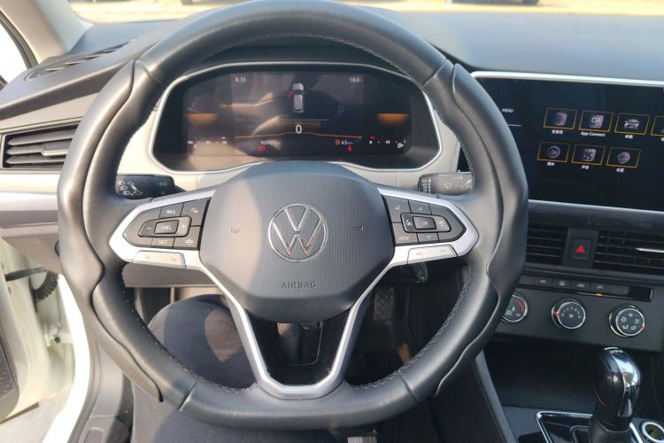 Volkswagen Bora 2023 immagine di auto #11