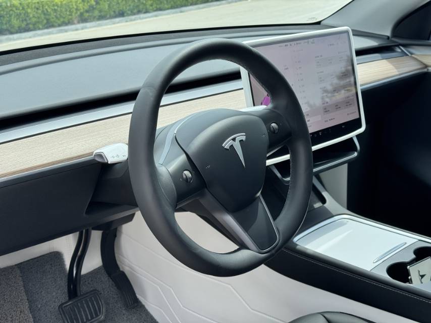 Tesla Model Y 2023 #7 Tesla Model Y 2023 car image #7