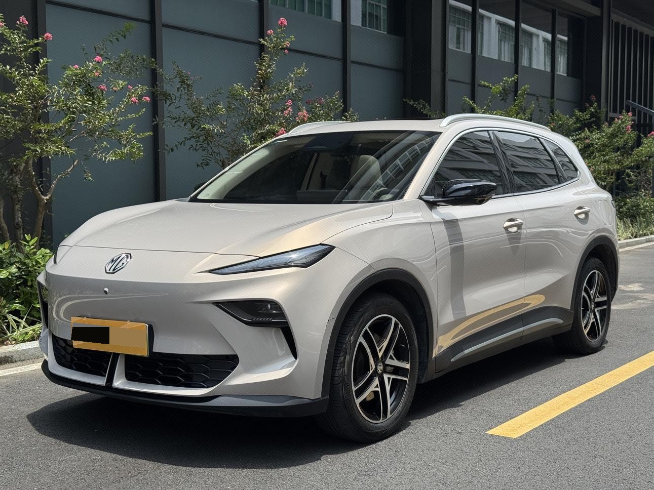 MG ES5 2025 car image 