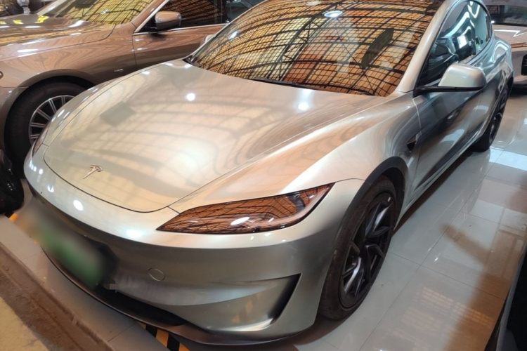 Tesla Model 3 2024 car image #2