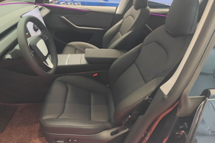 Tesla Model Y 2025 #15 Tesla Model Y 2025 car image #15