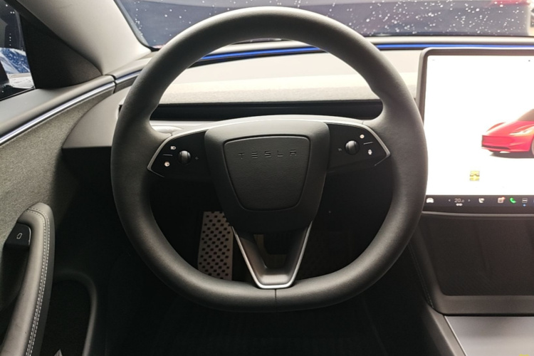 Tesla Model 3 2025 immagine di auto #11