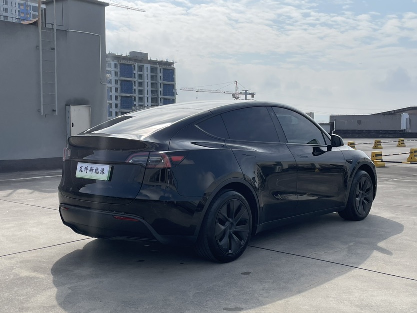 Tesla Model Y 2023 #5 Tesla Model Y 2023 car image #5