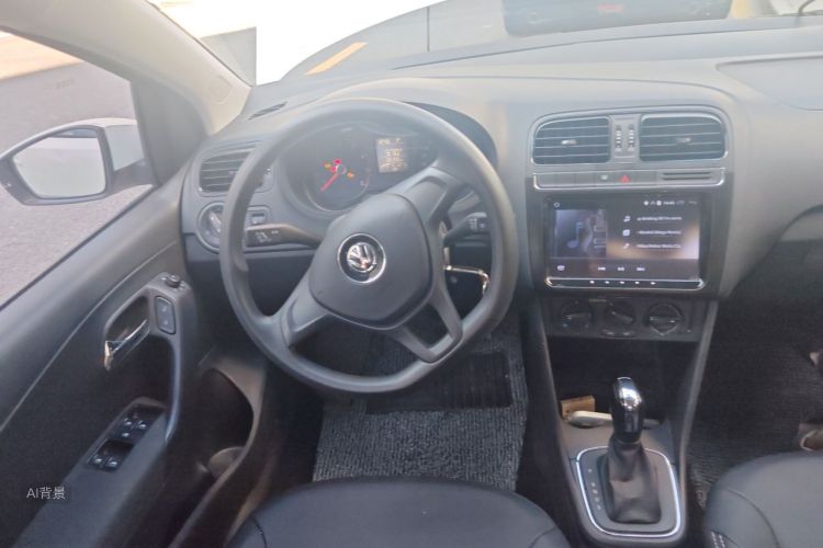 Volkswagen Polo 2018 car image #12