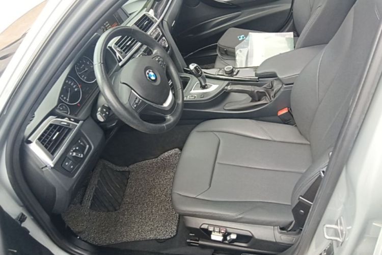 BMW 3 Series 2017 immagine di auto #17