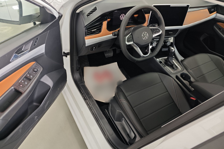 Volkswagen Bora 2026 car image #10