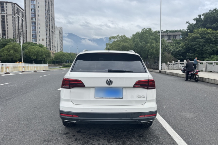 Volkswagen Tharu 2020 car image #7