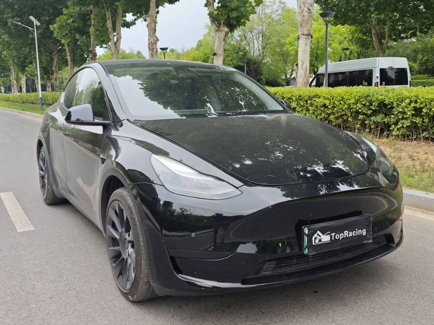 Tesla Model Y 2023 car image #3