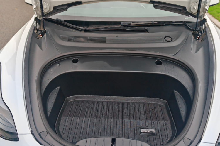 Tesla Model 3 2023 car image #21