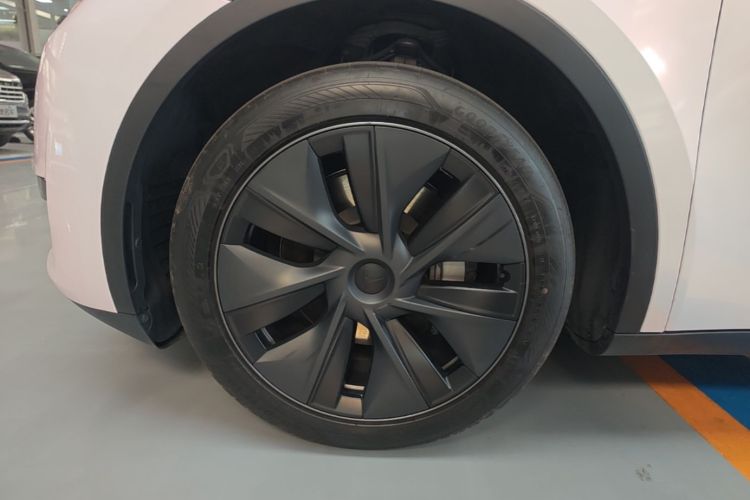 Tesla Model Y 2024 #9 Tesla Model Y 2024 car image #9