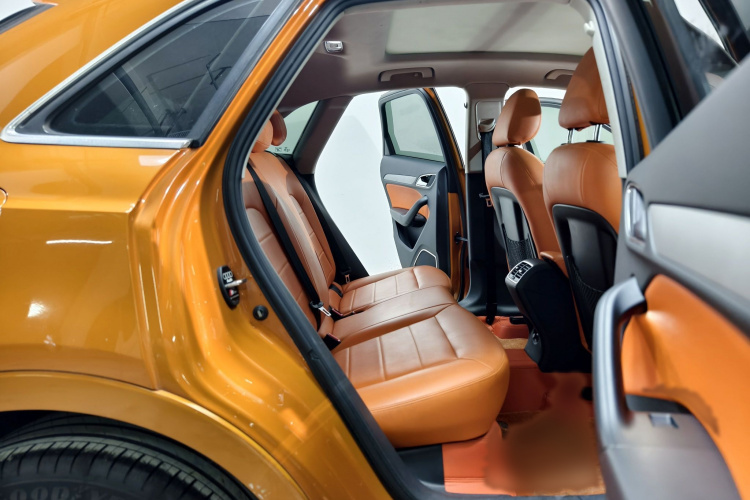 Audi Q3 2015 car image #17