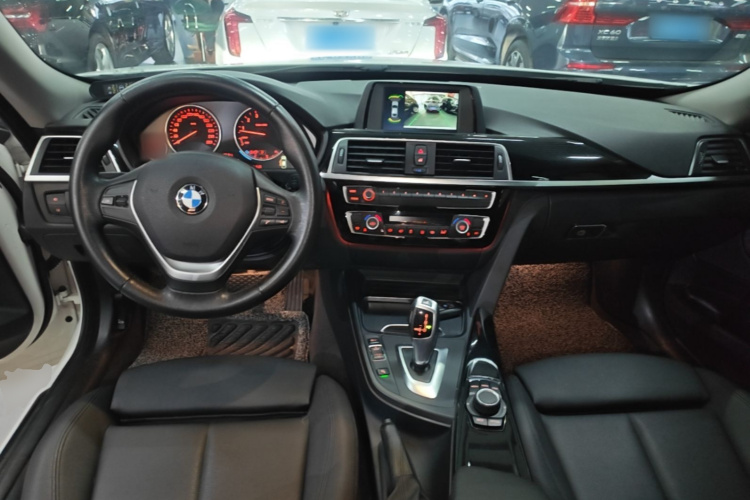 BMW 3 Series GT 2018 #10 BMW 3 Series GT 2018 car image #10