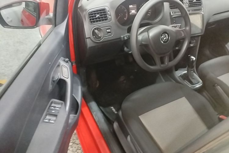 Volkswagen Polo 2018 car image #16