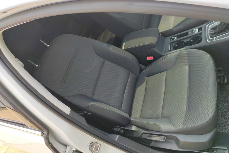 Volkswagen Golf 2017 imagem de carro #24