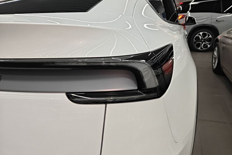 Tesla Model Y 2026 #8 Tesla Model Y 2026 car image #8