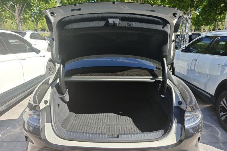 MI SU7 2025 immagine di auto #21