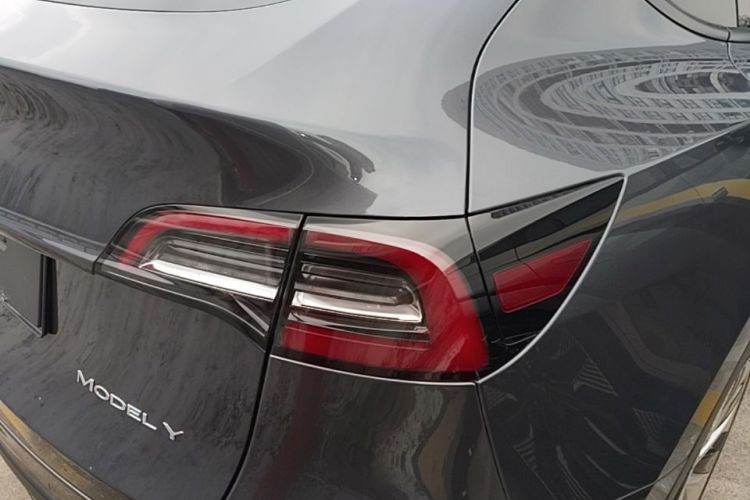 Tesla Model Y 2022 #8 Tesla Model Y 2022 car image #8