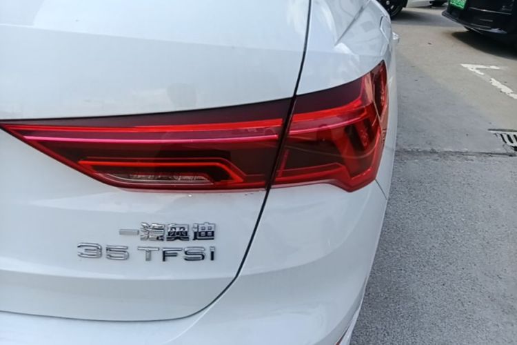 Audi Q3 2023 car image #8