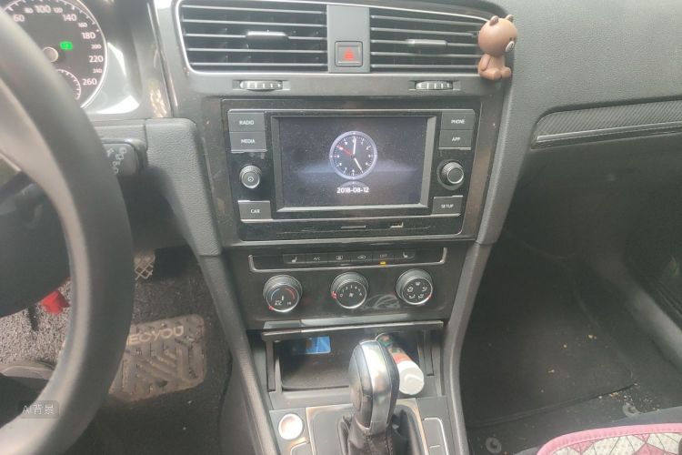 Volkswagen Golf 2018 car image #15
