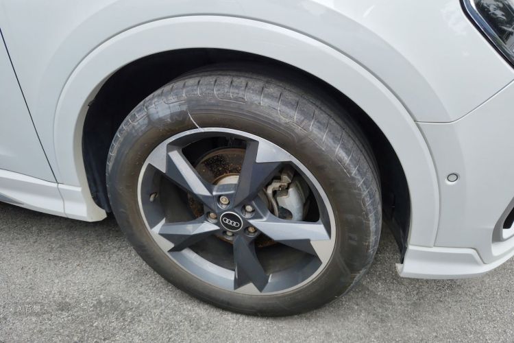 Audi Q3 2022 car image #9