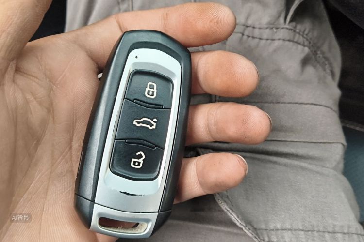 GEELY Vision X6 2018 immagine di auto #10