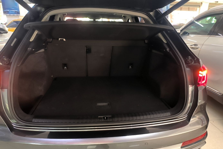 Audi Q3 2021 car image #17