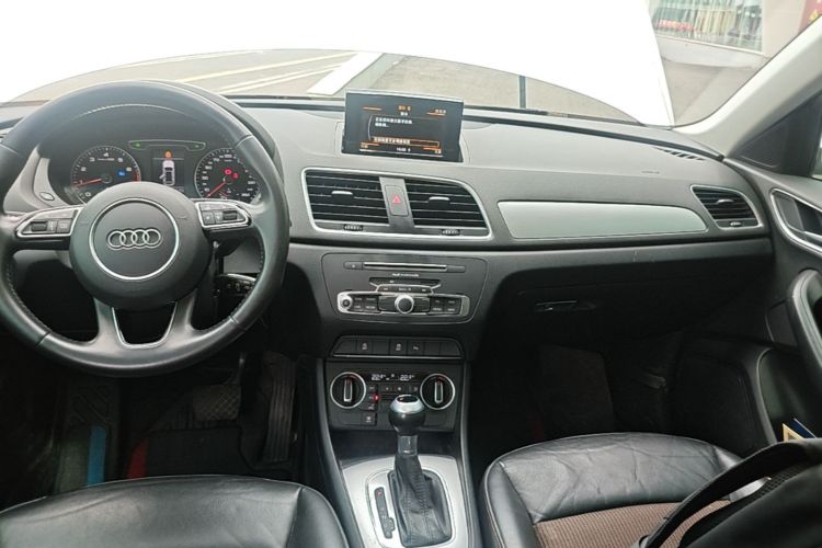 Audi Q3 2019 car image #13
