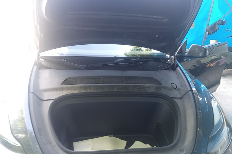 Tesla Model Y 2024 car image #20