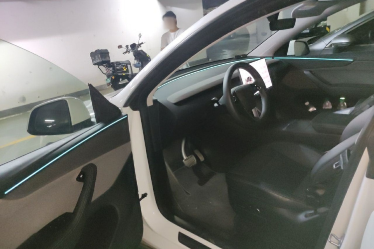 Tesla Model Y 2025 #13 Tesla Model Y 2025 car image #13