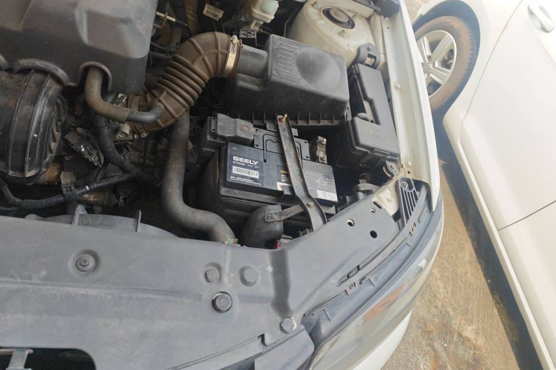 GEELY Emgrand 2015 صورة سيارة #13