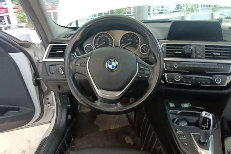BMW 3 Series 2018 #12 BMW 3 Series 2018 car image #12