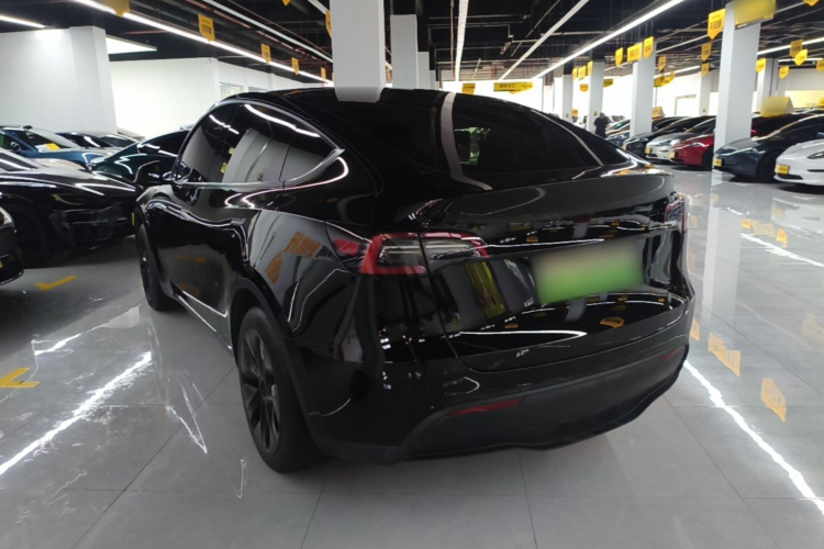 Tesla Model Y 2023 car image #5