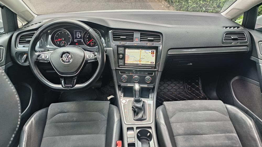 Volkswagen Golf 2018 car image #10
